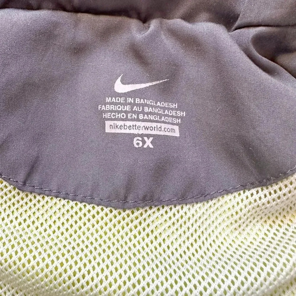 Nike | Lightweight Hooded Windbreaker (6X) - Picture 6 of 8